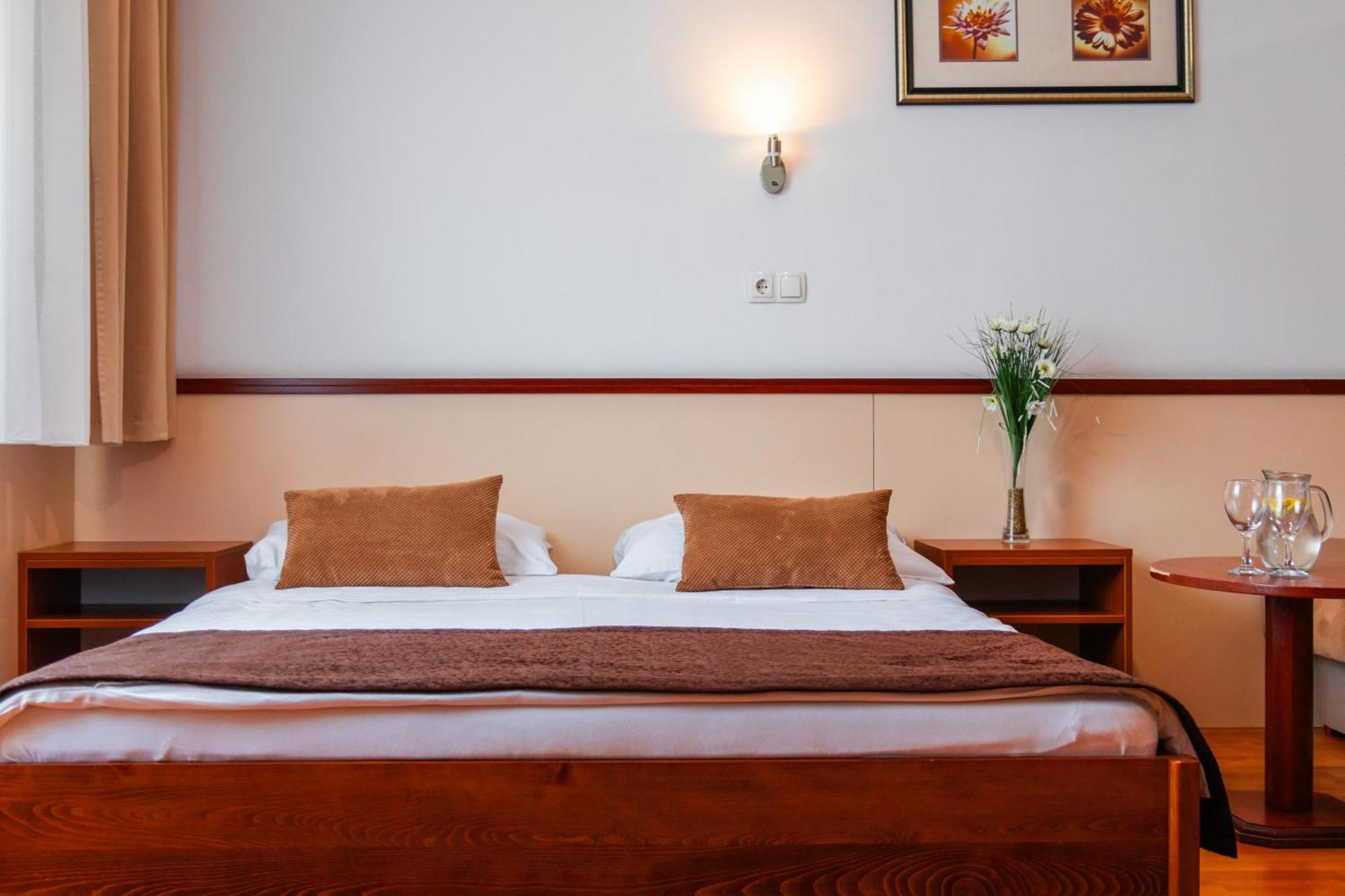 Hotel Saraj SJJ Eksteriør bilde